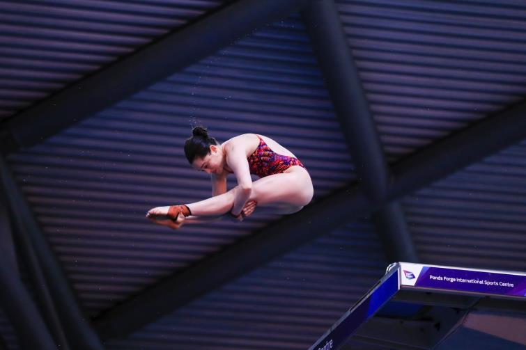 An impressive dive by Lucy Hawkins 